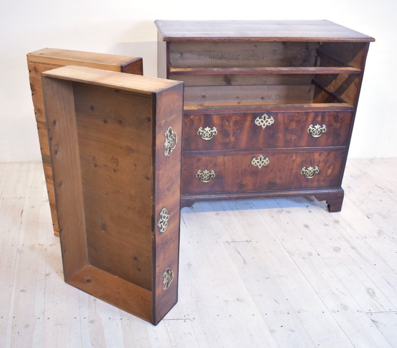 Yew wood chest of drawers - Image 5
